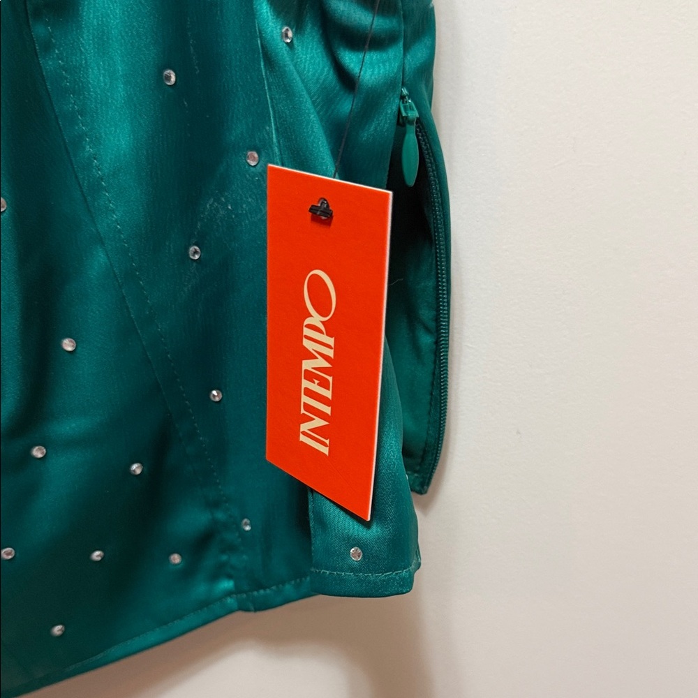 NWT Elegant Green Embellished Crop Top - Picture 4 of 7